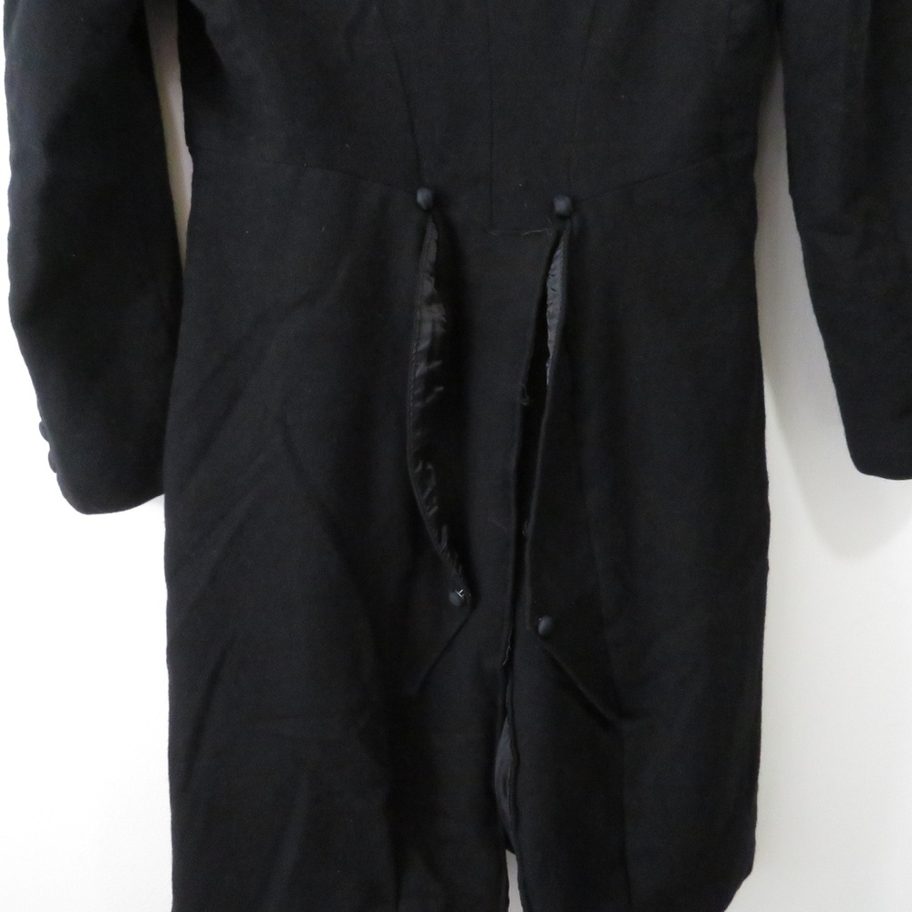 Wah Maker Western Coat - Picture 4 of 8